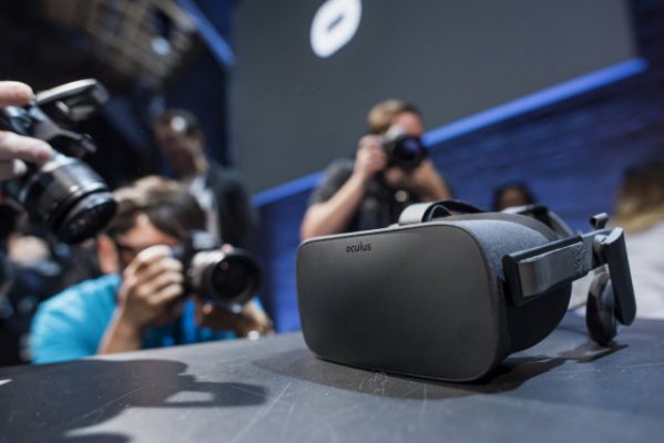 正式版 Oculus Rift VR 头戴设备开始出货